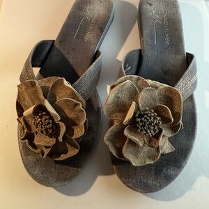 Donald J. Pliner Women's Sandals with Floral Accents - Tan and Denim Blue